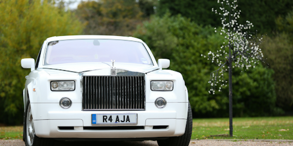 A Guide to Book the Right Wedding Car Hire Wales Service